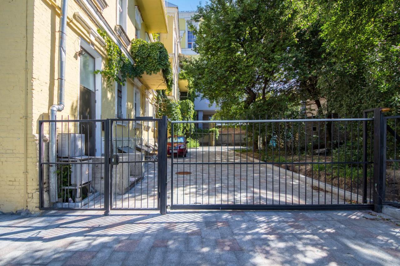 Self Check-In Apartments Near Landscape Alley Kyjev Exteriér fotografie
